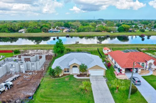 174 Dalton Cir, Fort Pierce FL 34953-5847 exterior