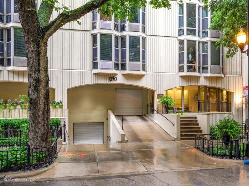 1340 Dearborn St, Chicago IL 60610-2071 exterior