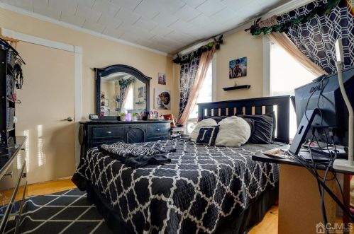 47 Fayette St, Edison NJ  08817-4317 exterior