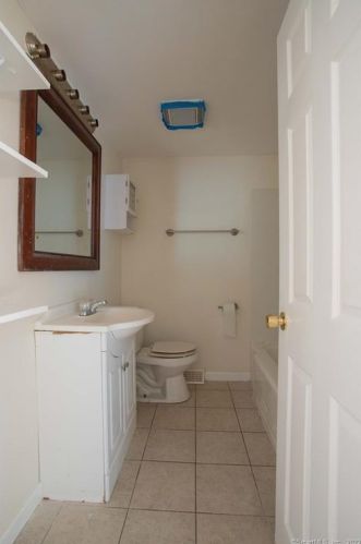 12 Linda Ave, Uncasville CT 06382-1723 exterior