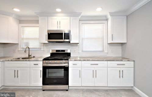 8721 Jackson St, Philadelphia PA 19145-2427 exterior