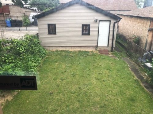 10015 Avenue, Chicago IL  60617-5915 exterior