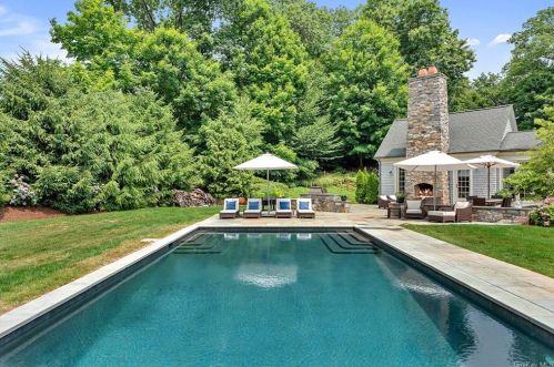 95 Round Hl Rd, Armonk NY 10504-2822 exterior