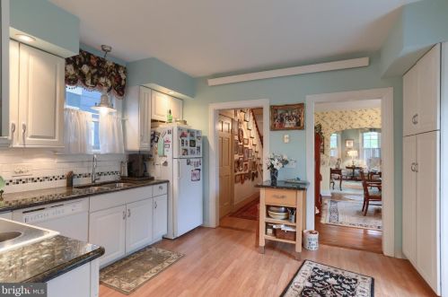 273 Main St, Hummelstown PA 17036-1721 exterior