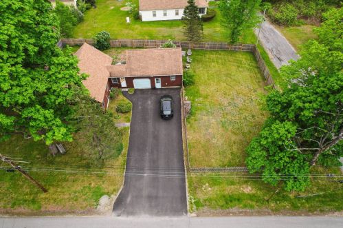 21 Redington Rd, Concord NH  03301-2439 exterior