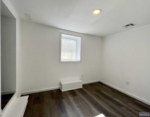 683 Ctr Ave, River Edge NJ 07661-2409 exterior