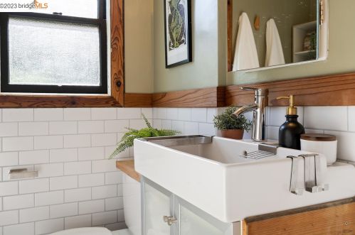 1221 Blake St, Berkeley CA 94702-2014 exterior