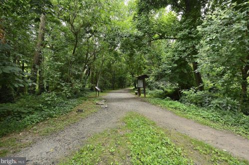 6340 Golf Crse Sq, Alexandria VA 22307-1225 exterior