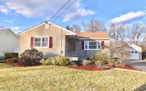 40 Gdn Dr, Springfield MA  01119-2533 exterior