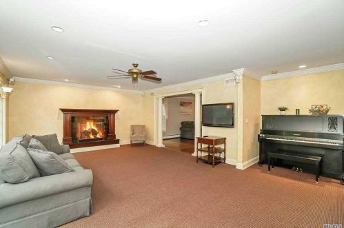 48 Candlewood Path, Huntington Station NY 11746-5306 exterior