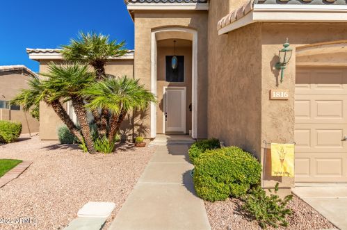 1816 Canary Way, Chandler AZ  85286-8033 exterior