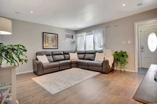 92 East Ave, Valley Stream, NY 11580-3914