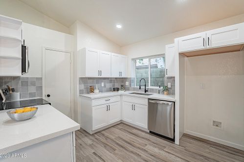 18230 17 Way, Phoenix AZ 85022-1309 exterior