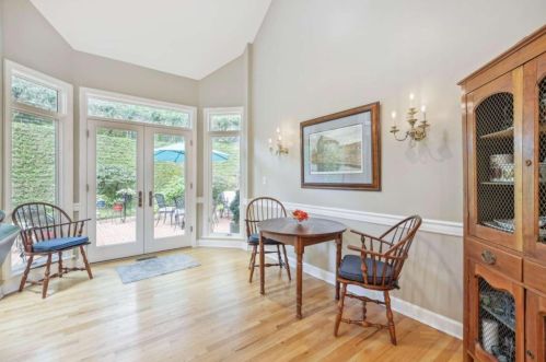 540 Cameron Mnr Way, Atlanta GA 30328-6202 exterior