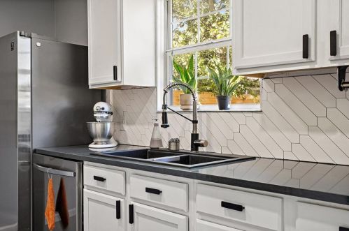 4802 Brassiewood Dr, Austin TX 78744-5107 exterior