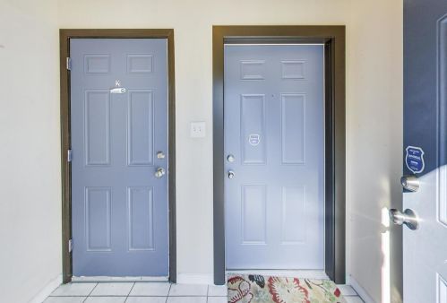 4236 Champlain Ave, Chicago IL  60653-2924 exterior