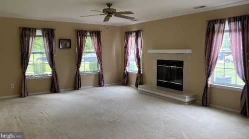 513 Eagles Chase Dr, Trenton, NJ 08648-2560