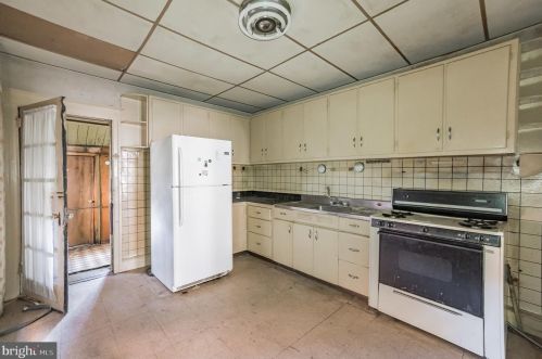 1665 56th St, Philadelphia PA  19143-5305 exterior