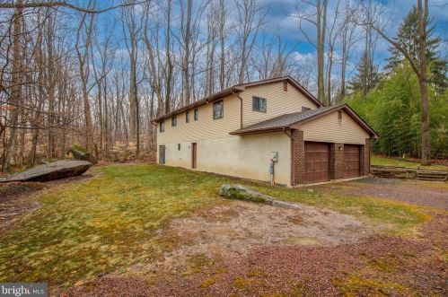 1750 Canary Rd, Quakertown PA  18951-2053 exterior