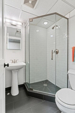 2019 Fletcher St, Chicago IL 60634-4006 exterior