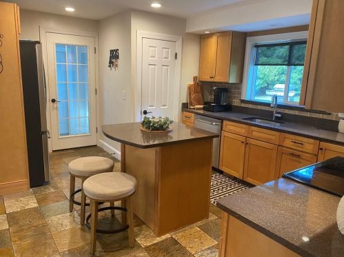 71 Hopkins Ave, Providence, RI 02919-1505