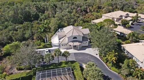 372 Mallory Ct, Naples FL 34110-7042 exterior