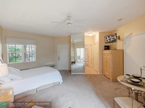 9891 Perfect Dr, Fort Pierce, FL 34986-3032