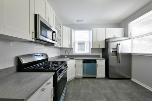 5029 West End Ave, Chicago IL 60644-2156 exterior