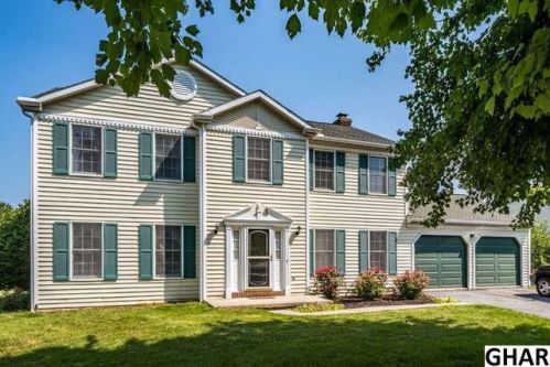 2053 Colonial Way, Hummelstown PA  17036-8918 exterior