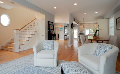 115 Houston Ave, Middletown RI 02840-3916 exterior