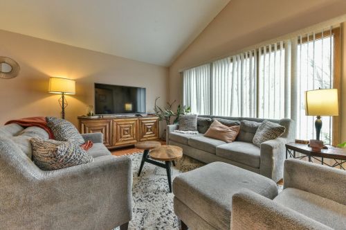 1811 Holmes Ct, Milwaukee WI 53221-3546 exterior