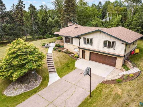 601 Valley Dr, Duluth, MN 55804-1742