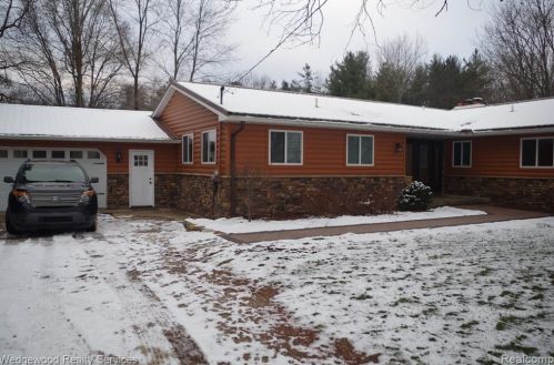 150 Coulter Rd, Lake Nepessing MI  48446-8690 exterior