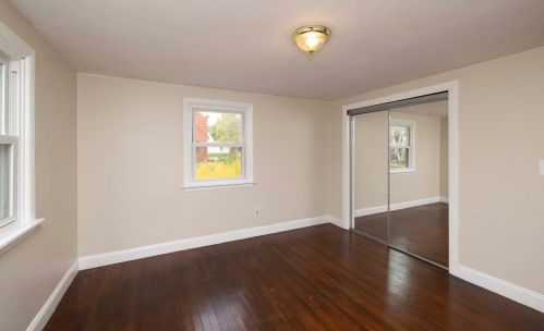 194 Hart St, Taunton MA 02780-6945 exterior