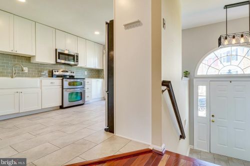 7041 Chesley Search Way, Alexandria VA 22315-4754 exterior