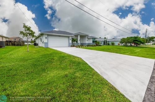 2470 Webster Ln, Fort Pierce FL 34953-5751 exterior