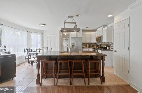 33 Bunting Brg Rd, Cookstown NJ 08511-1106 exterior