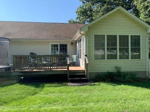 478 Taylor Rd, Enfield CT 06082-4047 exterior