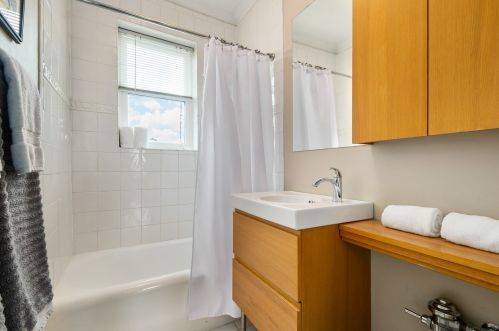 3604 Pine Grove Ave, Chicago IL  60613-4554 exterior