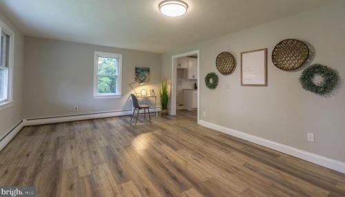 831 Hanover St, Pottstown PA  19464-4254 exterior