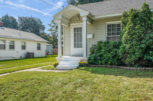 1128 Hollywood St, Grand Rapids, MI 49505-3838