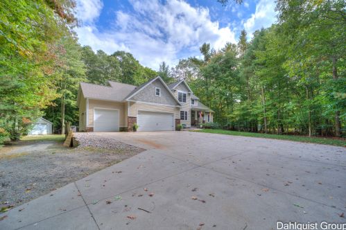 1626 Orshal Rd, Meskegon MI 49445-8804 exterior