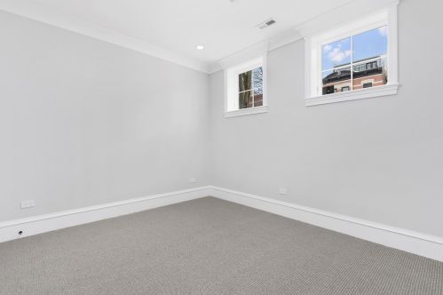 2137 Clifton Ave, Chicago IL 60614-4116 exterior