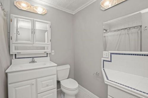 13 Prospect St, Greenwich CT 06830-6820 exterior