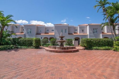 4949 Bayshore Blvd, Tampa FL 33611-3851 exterior