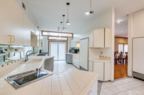 4 Fairhill Rd, Edison NJ 08817-2962 exterior