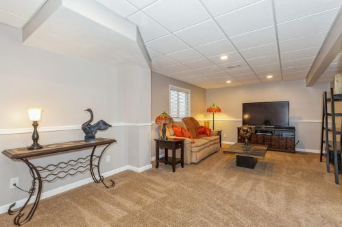 594 Kassel Ln, Chaska MN 55318-1496 exterior