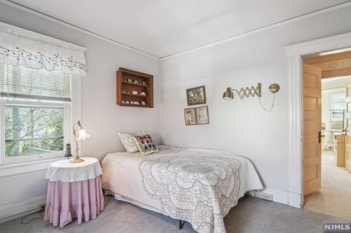 137 Haworth Dr, Haworth NJ 07641-1540 exterior