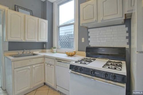 593 Gregory Ave, Union City NJ 07086-5878 exterior