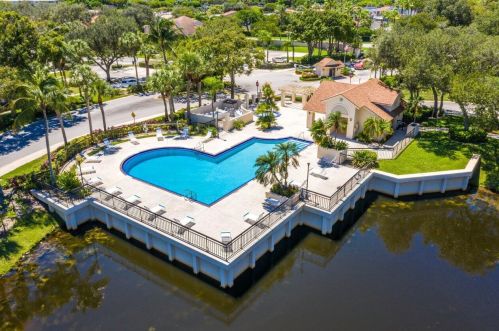 4003 Medford Ct, Boynton Beach FL 33436-9062 exterior